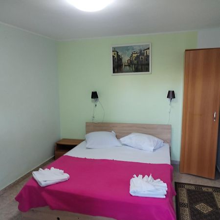 Hotel Vila Robert Schitu Zewnętrze zdjęcie