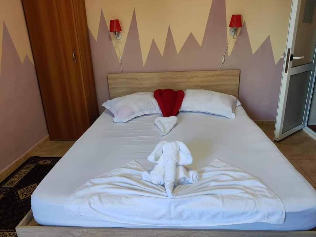Hotel Vila Robert Schitu Zewnętrze zdjęcie
